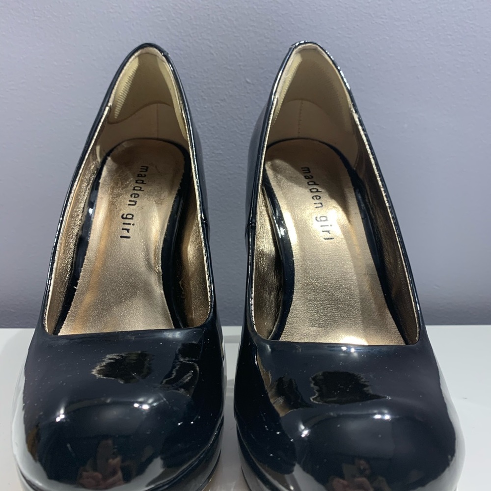 Madden Shiny Round-Toe Heels